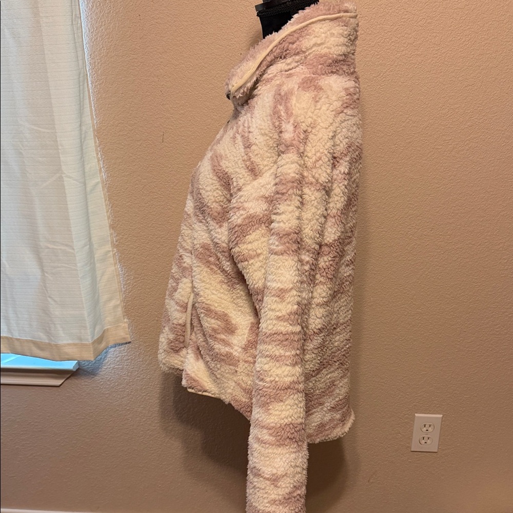 Stylish Cream and Light Pink Teddy Jacket for Women - Picture 2 of 7